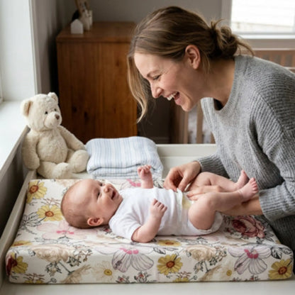 Housse matelas à langer BabyLunea Caresse – douce, lavable et florale 